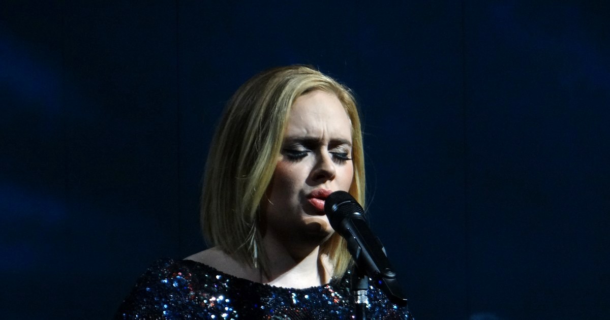 Zpěvačka Adele při koncertu turné Adele Live 2016